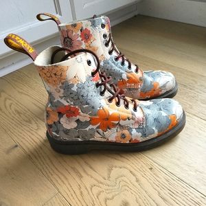 Dr Marten  floral pascal flower size 10 boots